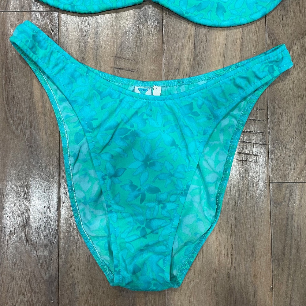 Triangle Top, Lined Bikini With Matching Sarong - image 4